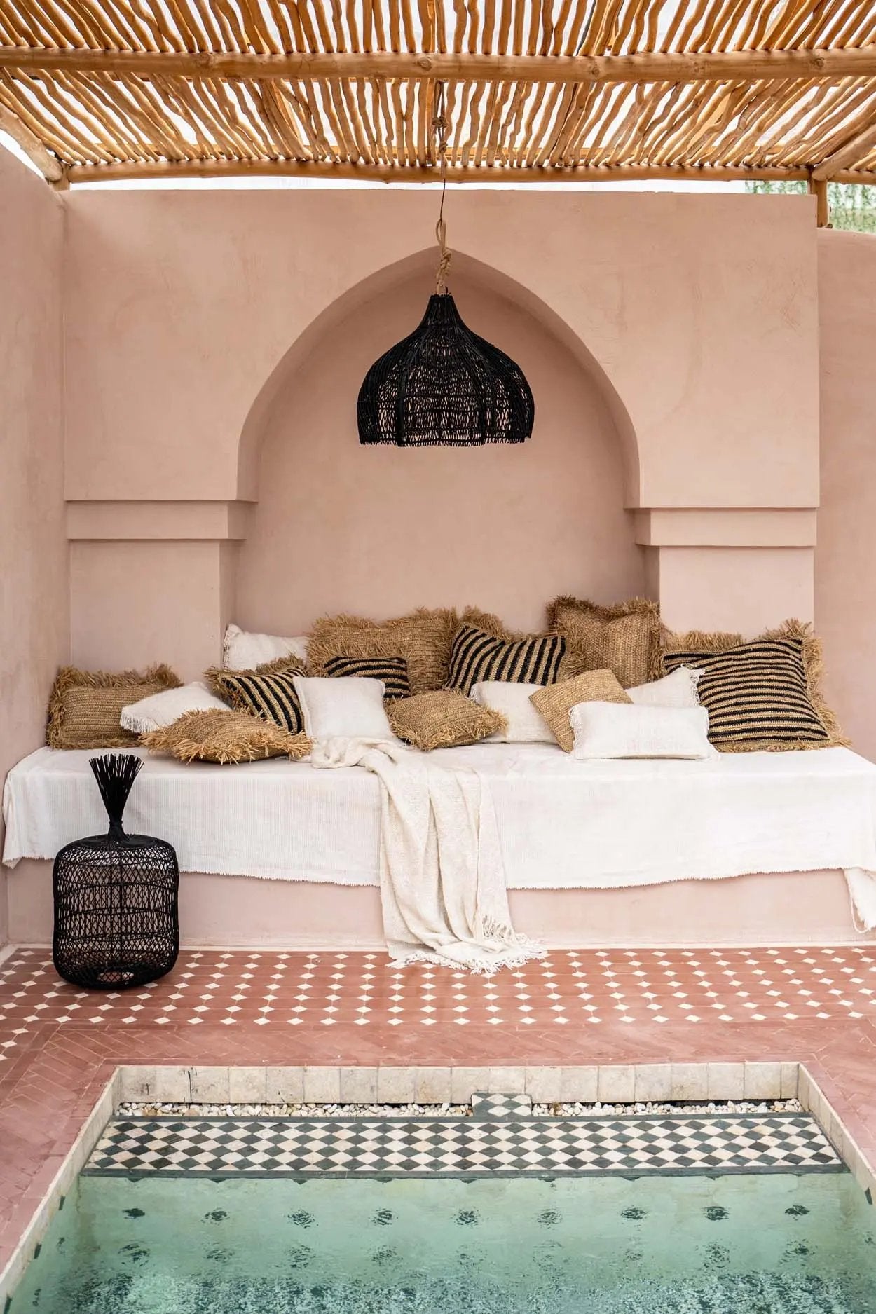 Suspension | Le Pendentif Fouetté Bazar Bizar