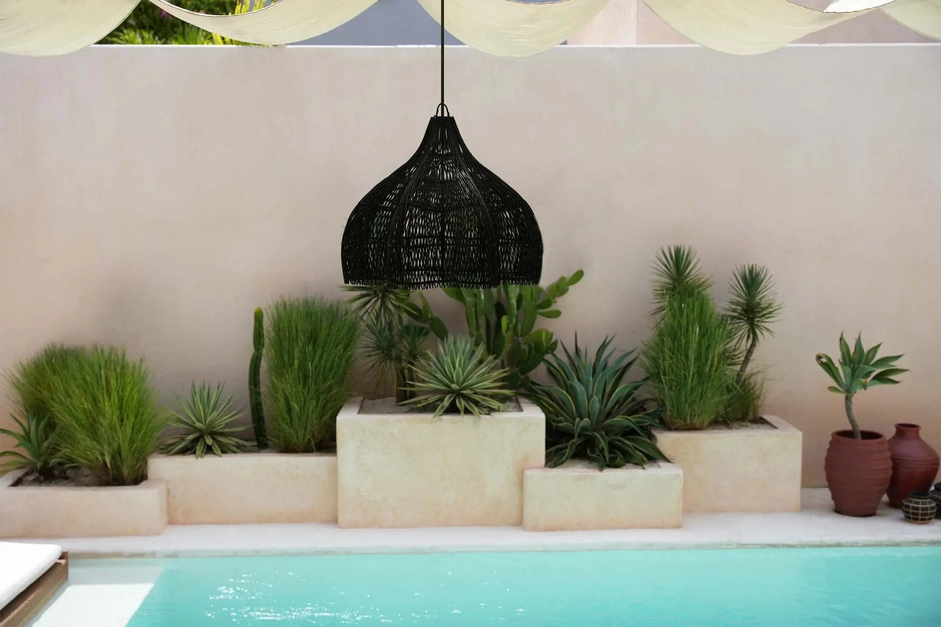 Suspension | Le Pendentif Fouetté Bazar Bizar