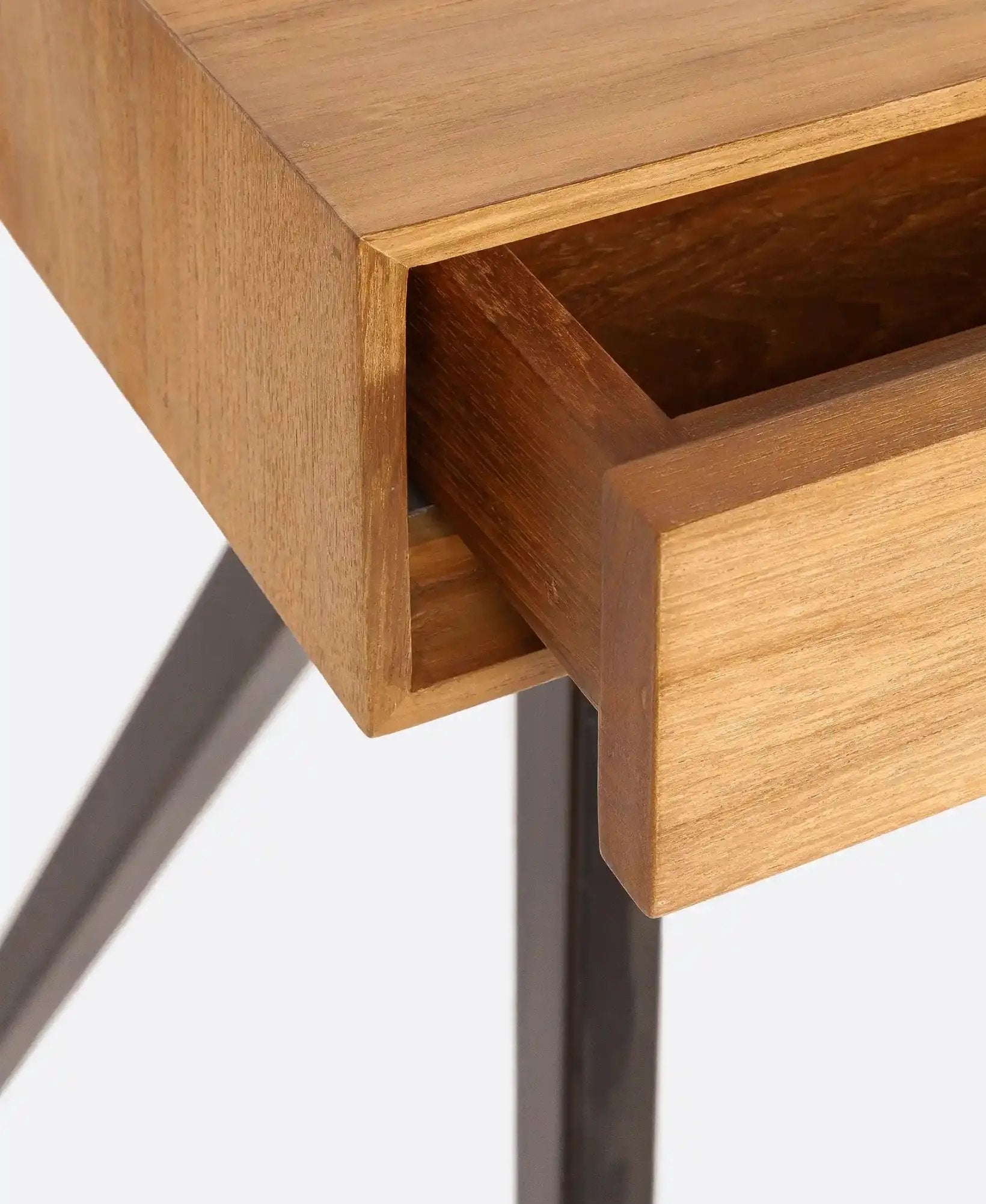 Bureau | Majesti Dareels