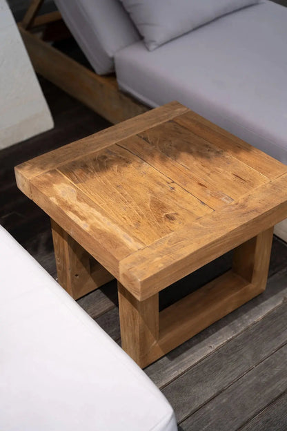 Table d'appoint teck recyclé vue haut