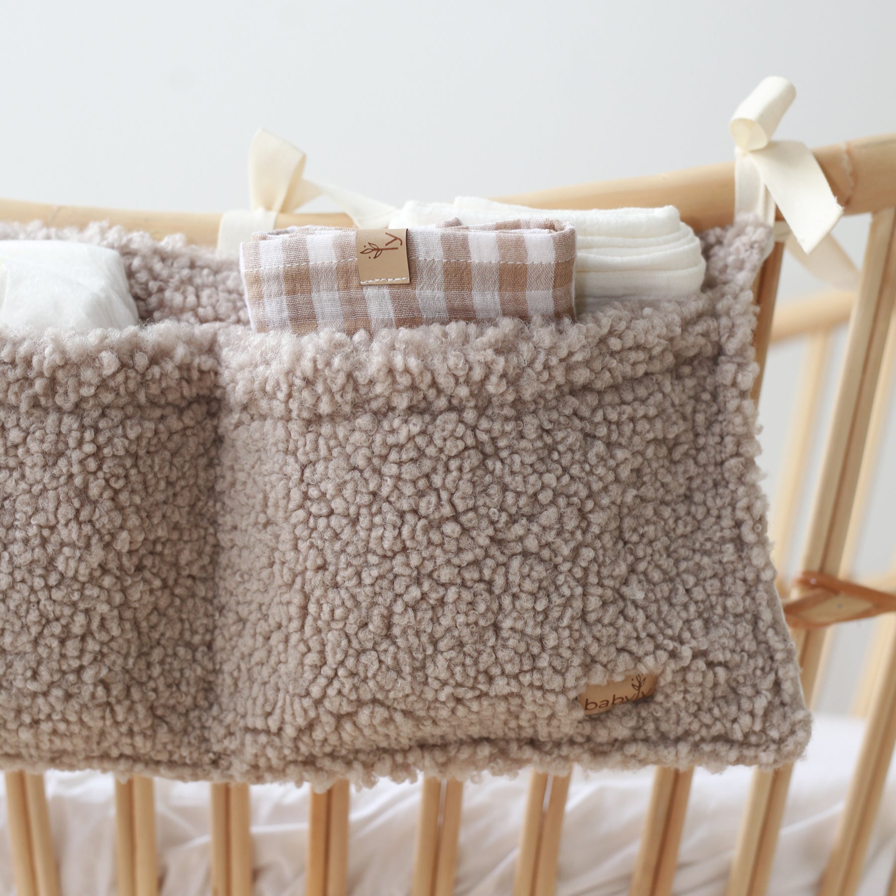 Baby bed organizer | Teddy